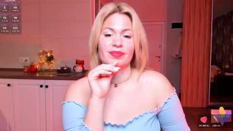 Snapshot of vip_juicy chatting on 12/15/25, 08:51 VelvettTime online show from 12/15/25, 08:51