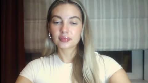 Snapshot of viraya chatting on 07/20/26, 05:22 emma online show from 07/20/26, 05:22