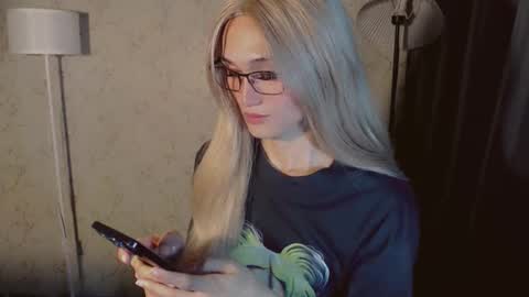 Pearl online show from 10/26/25, 02:01