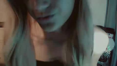 Snapshot of virgenpearl chatting on 12/21/25, 10:33 Pearl online show from 12/21/25, 10:33