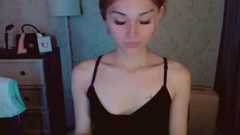 Snapshot of virgenpearl chatting on 02/13/26, 03:13 Pearl online show from 02/13/26, 03:13