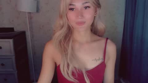 Snapshot of virgenpearl chatting on 04/21/26, 05:58 Pearl online show from 04/21/26, 05:58