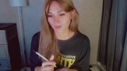 Snapshot of virgenpearl chatting on 05/04/26, 02:02 Pearl online show from 05/04/26, 02:02