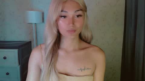 Snapshot of virgenpearl chatting on 06/08/26, 02:01 Pearl online show from 06/08/26, 02:01