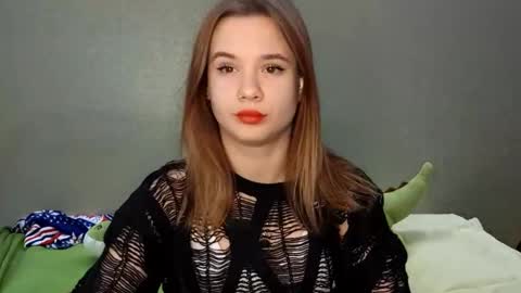 Snapshot of virgiehackney chatting on 10/18/25, 10:05 Mia online show from 10/18/25, 10:05