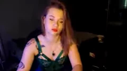Snapshot of virgiehackney chatting on 10/22/25, 01:00 Mia online show from 10/22/25, 01:00