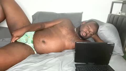 Elle Hood online show from 11/05/25, 01:11