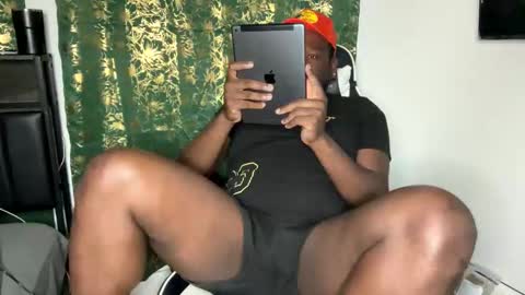 Elle Hood online show from 11/18/25, 03:12