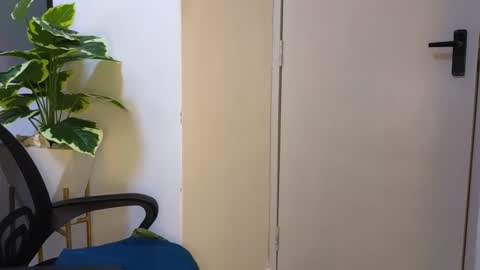 Snapshot of vishy408614 chatting on 02/09/25, 09:05 Ashley online show from 02/09/25, 09:05