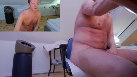 Snapshot of vitachef7 chatting on 12/22/24, 06:26 viahuer7 online show from 12/22/24, 06:26