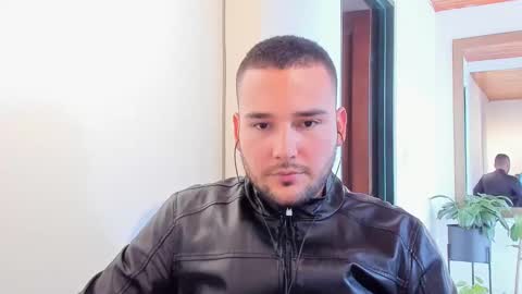 Vito Ferrer online show from 02/18/25, 05:10