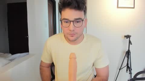 Snapshot of vito_ferrero chatting on 10/13/25, 12:05 Vito Ferrer online show from 10/13/25, 12:05