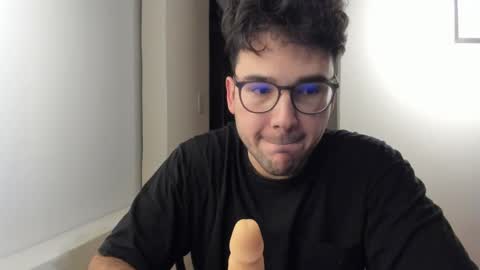 Snapshot of vito_ferrero chatting on 10/14/25, 02:23 Vito Ferrer online show from 10/14/25, 02:23