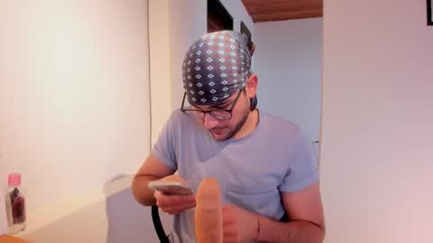 Snapshot of vito_ferrero chatting on 10/18/25, 11:33 Vito Ferrer online show from 10/18/25, 11:33