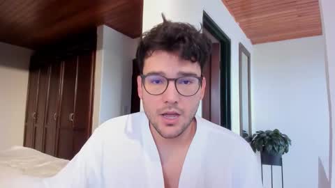 Snapshot of vito_ferrero chatting on 11/16/25, 01:28 Vito Ferrer online show from 11/16/25, 01:28