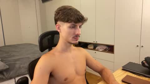 Snapshot of vitoraugustoxxx chatting on 02/04/26, 05:30 vitoraugustoxxx online show from 02/04/26, 05:30