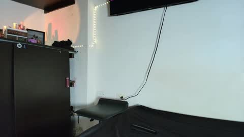 vitoriia_ online show from 09/27/25, 10:48