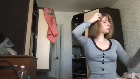 Snapshot of viv983161 chatting on 11/12/25, 08:04 viv983161 online show from 11/12/25, 08:04