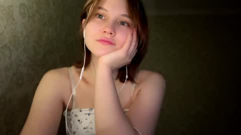 Snapshot of vivatrude chatting on 05/14/26, 04:14 Sonya online show from 05/14/26, 04:14