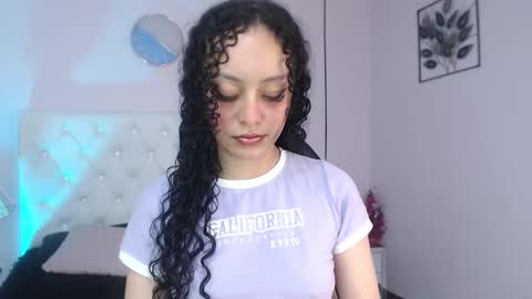 Snapshot of vivi_gh1 chatting on 10/17/25, 05:10 Vivi online show from 10/17/25, 05:10