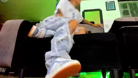 Snapshot of vivi_honey_ chatting on 10/02/25, 12:17 IGkarol navarret3 online show from 10/02/25, 12:17