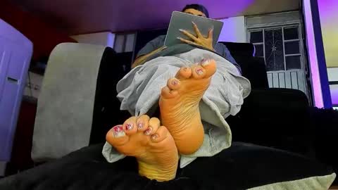 Snapshot of vivi_honey_ chatting on 10/02/25, 11:23 IGkarol navarret3 online show from 10/02/25, 11:23