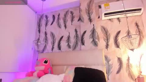 Snapshot of vivi_prinncess chatting on 11/17/25, 11:54 Viviana online show from 11/17/25, 11:54