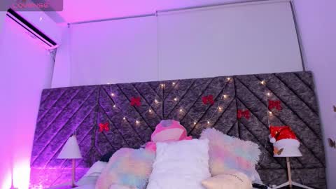 Snapshot of vivi_prinncess chatting on 12/03/25, 01:46 Viviana online show from 12/03/25, 01:46