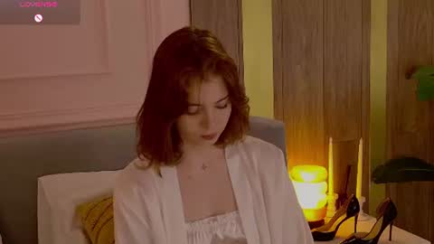Snapshot of vivi_west chatting on 06/14/26, 05:15 vivi_west online show from 06/14/26, 05:15