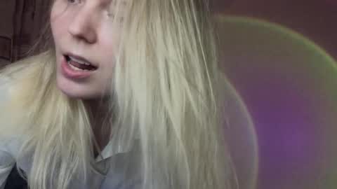 Snapshot of vivian_alison chatting on 12/04/25, 07:00 vivian_alison online show from 12/04/25, 07:00