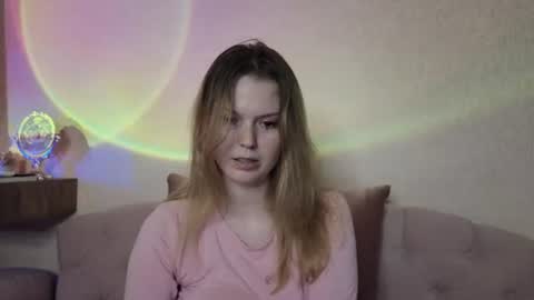 Snapshot of vivian_alison chatting on 06/21/26, 06:21 vivian_alison online show from 06/21/26, 06:21