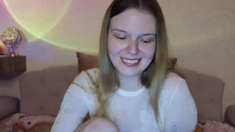 Snapshot of vivian_alison chatting on 06/24/26, 07:02 vivian_alison online show from 06/24/26, 07:02