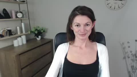 Vivian online show from 12/03/24, 08:49