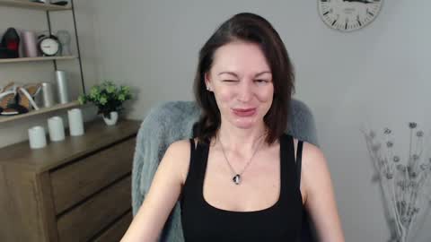 Vivian online show from 12/09/24, 06:55