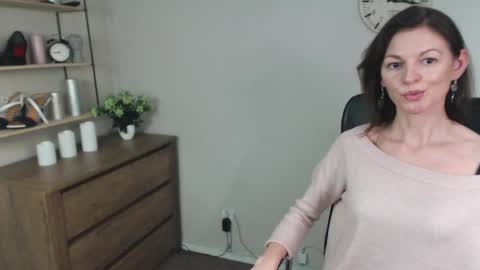 Vivian online show from 12/11/24, 01:17