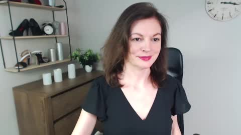 Vivian online show from 01/27/25, 01:52