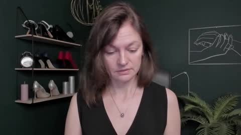 Snapshot of vivian_dream chatting on 11/04/25, 06:56 Vivian online show from 11/04/25, 06:56