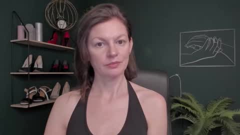 Snapshot of vivian_dream chatting on 11/11/25, 12:16 Vivian online show from 11/11/25, 12:16