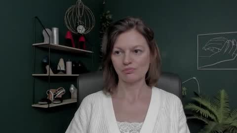 Snapshot of vivian_dream chatting on 11/27/25, 07:32 Vivian online show from 11/27/25, 07:32