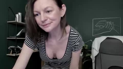 Snapshot of vivian_dream chatting on 02/07/26, 07:45 Vivian online show from 02/07/26, 07:45