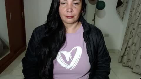 Snapshot of vivian_milf_paint chatting on 10/31/25, 02:56 vivian_milf_paint online show from 10/31/25, 02:56