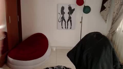 Snapshot of vivian_milf_paint chatting on 11/14/25, 02:38 vivian_milf_paint online show from 11/14/25, 02:38