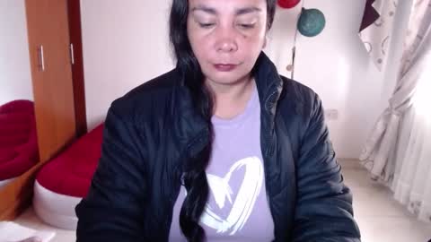 Snapshot of vivian_milf_paint chatting on 11/15/25, 01:29 vivian_milf_paint online show from 11/15/25, 01:29