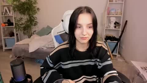 vivian_qwerty online show from 12/20/24, 06:24