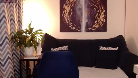 Snapshot of vivian_soul chatting on 10/09/25, 06:17 Vivian online show from 10/09/25, 06:17