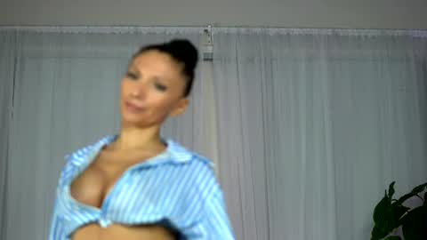 Vivi online show from 07/22/26, 08:33
