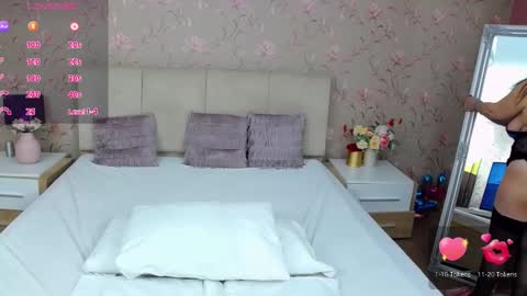 Vivian online show from 10/10/25, 06:56