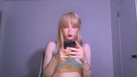 vivian layy online show from 06/17/26, 12:46