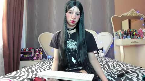 Vivian online show from 01/11/25, 12:18