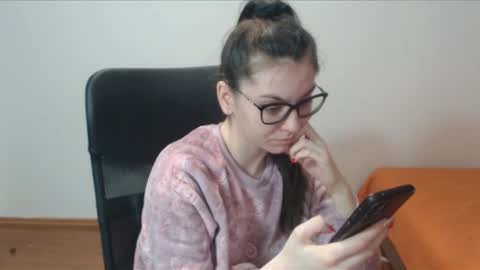 Vivian Gray online show from 02/04/25, 04:29